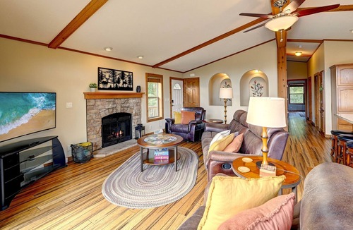 Wisconsin Dells House | Near Dells Game Room Fire Pit Sunset Deck