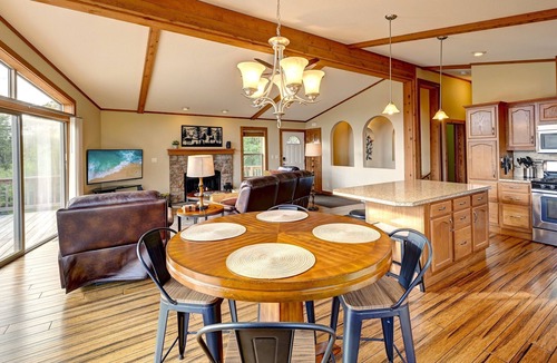 Wisconsin Dells House | Near Dells Game Room Fire Pit Sunset Deck