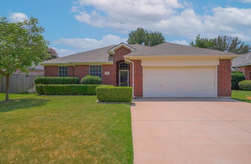 Corinth House | Near Denton, Flower Mound and Highland Village 3 BR!