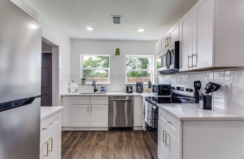 Fort Worth House | Near Dickies Arena, Mins to TCU & Downtown