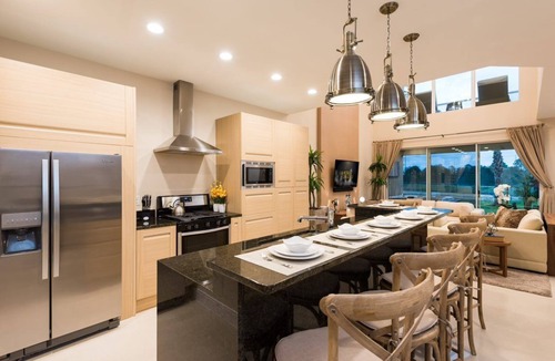 Florida Central Atlantic Coast Villa | Near Disney/Entire Home/Free Parking/Wi-Fi/BBQ Grill/Heated Shared Pool
