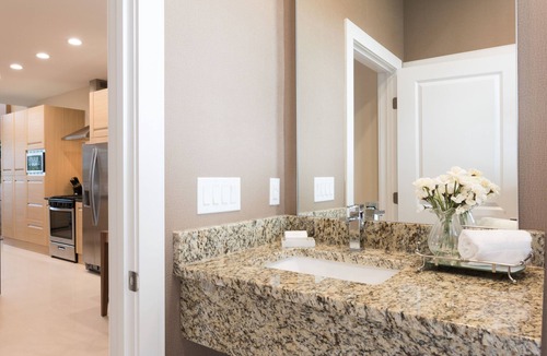 Florida Central Atlantic Coast Villa | Near Disney/Entire Home/Free Parking/Wi-Fi/BBQ Grill/Heated Shared Pool