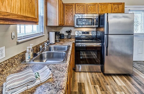 Pigeon Forge Ski Chalet | Near Dollywood & Splash Country 10 min, The Island, 5 min Seasonal Pool