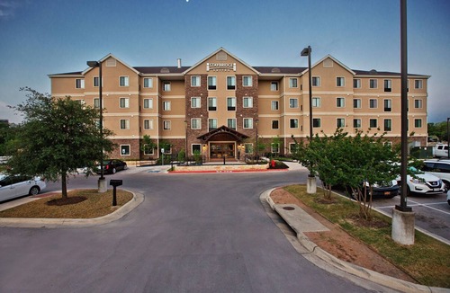 Sweetbriar Apartment | Near Downtown Austin | Free Breakfast Included! King Studio w/Pool Access
