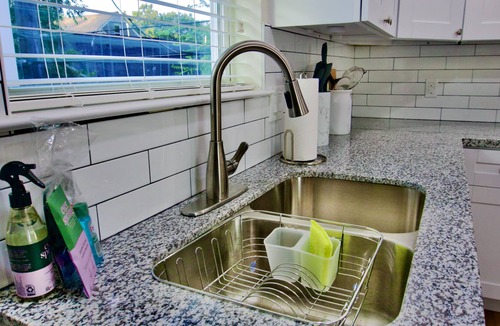 South Central Houston House | Near Downtown Colorful 1950's Tri-plex