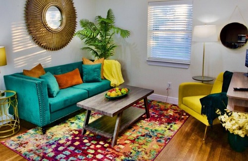 South Central Houston House | Near Downtown Colorful 1950's Tri-plex