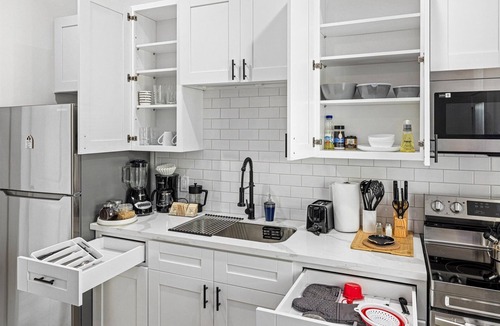 Northside Apartment | Near Downtown - Pet-Friendly 1BR |Wi-Fi | Free Parking newly renovated