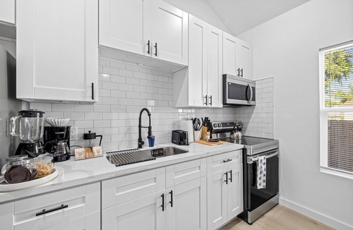 Northside Apartment | Near Downtown - Pet-Friendly 1BR |Wi-Fi | Free Parking newly renovated