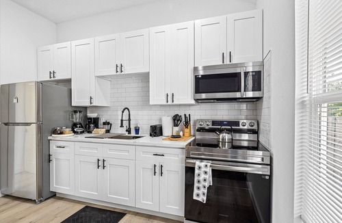 Northside Apartment | Near Downtown - Pet-Friendly 1BR |Wi-Fi | Free Parking newly renovated