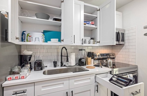 Northside Apartment | Near Downtown - Pet-Friendly 1BR |Wi-Fi | Free Parking newly renovated