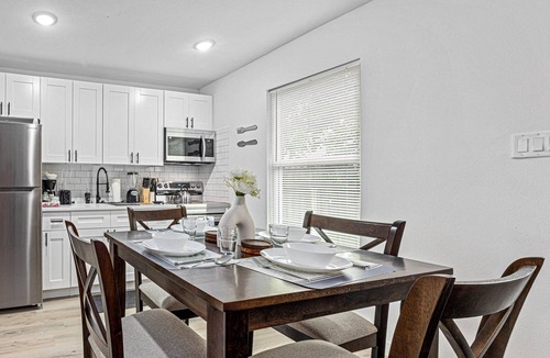Northside Apartment | Near Downtown - Pet-Friendly 1BR |Wi-Fi | Free Parking newly renovated