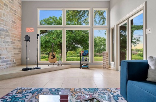 Stoneridge Place House | Near Downtown~Pool on 2 Acres~Pickleball~Sleeps 22