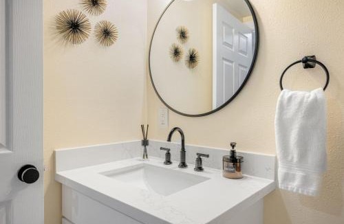 New Tacoma Apartment | Near Downtown & Waterfront, AC, Pet Friendly