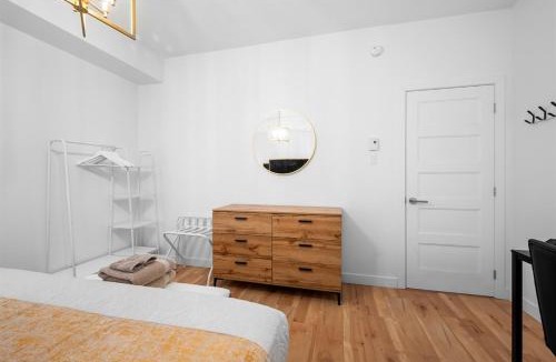 Haute-Ville Apartment | Near everything - Large 1300 sq ft accommodation 2 parking spaces Wi-Fi AC