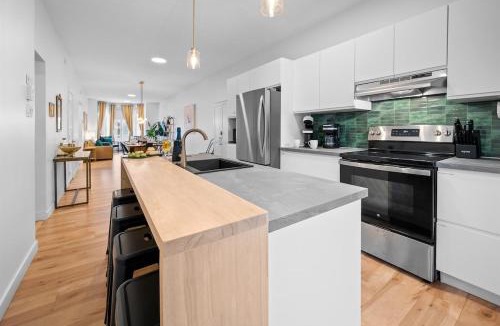 Haute-Ville Apartment | Near everything - Large 1300 sq ft accommodation 2 parking spaces Wi-Fi AC