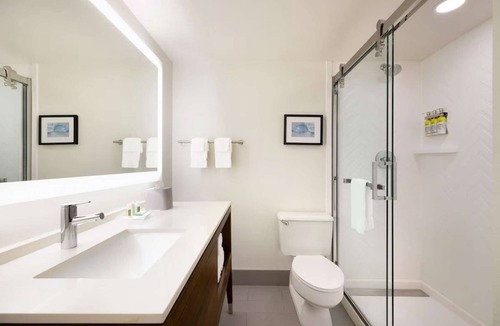 Fort Worth Hotel | Near Fort Worth Stockyards | Pool + Restaurant