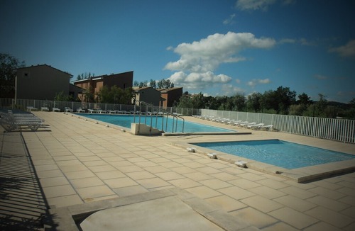 Saint-Saturnin-les-Avignon Apartment | NEAR AVIGNON in the heart of Provence