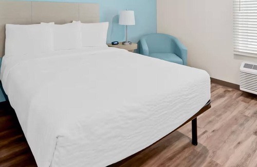 Greenville Hotel | Near Frankie’s Fun Park – Just 6 Km Away! 2 Units with Kitchen, Pets Are Welcome