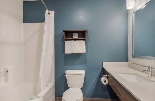 Greenville Hotel | Near Frankie’s Fun Park – Just 6 Km Away! 2 Units with Kitchen, Pets Are Welcome