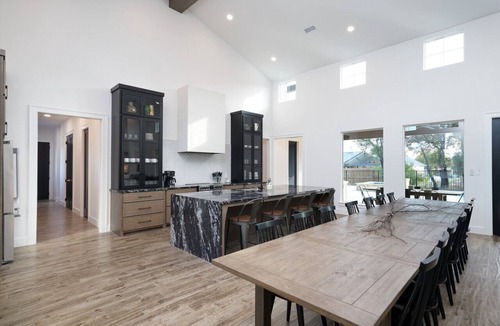 Sabinal House | Near Frio~Pool~Hot tub~Two Kitchens~For 30