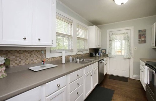 Forest Acres House | Near Ft. Jackson & Shops - Forrest Lake Hidden Gem