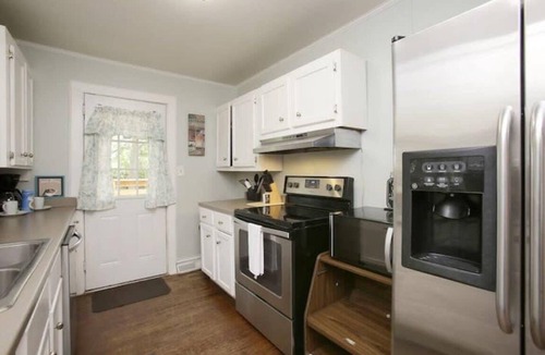 Forest Acres House | Near Ft. Jackson & Shops - Forrest Lake Hidden Gem