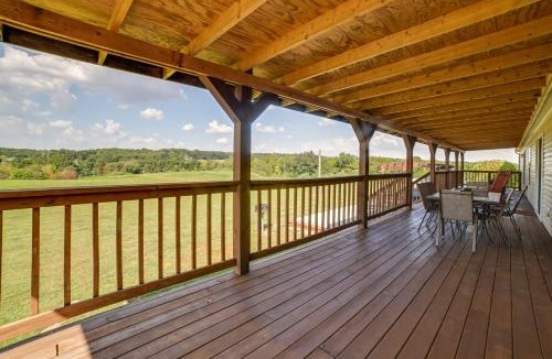 Hardin County House | Near Garden of the Gods: Home w/Fire Pit, Hot Tub