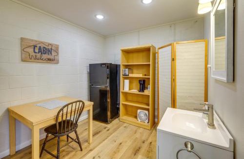 Clinton Apartment | Near Greers Ferry Lake! Cabin w/Resort Perks