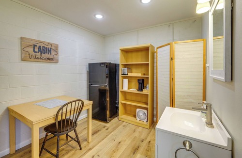 Clinton Apartment | Near Greers Ferry Lake! Cabin w/Resort Perks