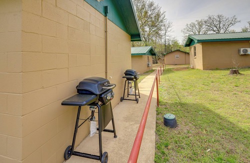 Clinton Apartment | Near Greers Ferry Lake! Cabin w/Resort Perks