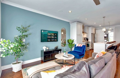 Eighth Avenue House | Near Gulch 12 South Book Luxury Now