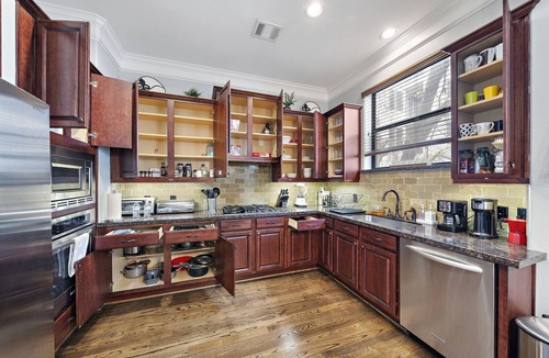 Houston Heights House | Near Heights, DT, Montrose, Washington | BBQ WiFi