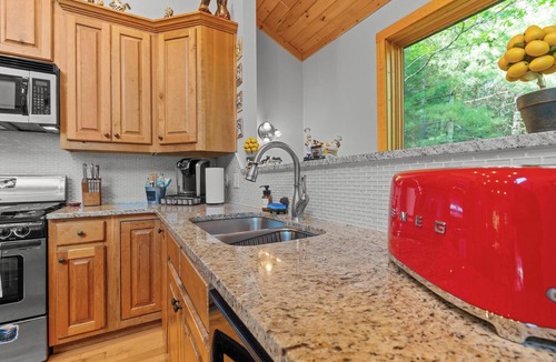 Franklin Cabin | Near Highlands Luxury Mountain Escape with Hot Tub