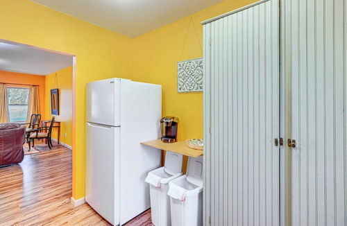 Hyde Park Apartment | Near Historic Sites: Bright Hyde Park Guest Suite