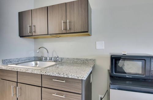 Sheffield Park Apartment | Near Hospitals & Dwtn: Stylish Charlotte Studio