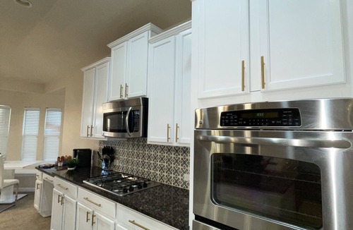 West San Antonio House | Near Hospitals, Theme Parks & Lackland AFB