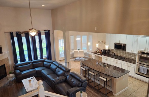 West San Antonio House | Near Hospitals, Theme Parks & Lackland AFB