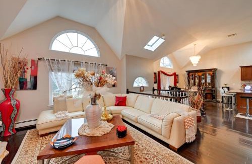 Alden Manor Apartment | Near Hospitals & Universities: Baldwin Apt w/Deck