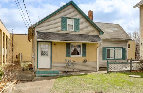 Attleboro House | Near I-95 and Rhode Island Border! Pet-Friendly Home