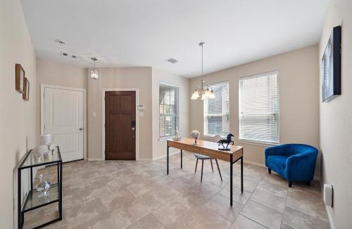 Houston House | Near IAH Houston Home Yard BBQ Games Wi-Fi Pets