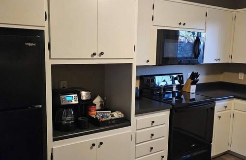 Saginaw House | Near Ivy Black Venue | Sleeps 8 | 20 Min to Duluth