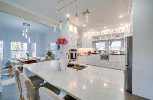 Cedar Hill House | Near Joe Pool Lake! Luxe Getaway w/Shared Pool
