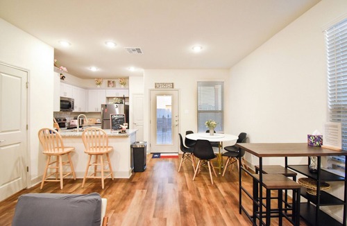 San Antonio House | Near Lackland and sea world! Perfect for BMT graduations!