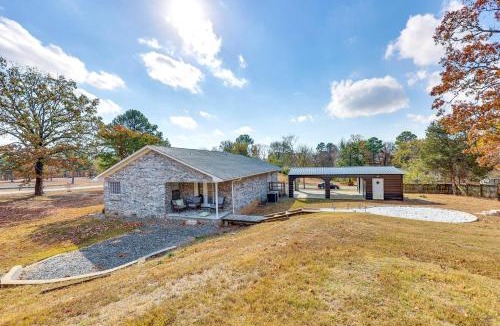 Russellville House | Near Lake Dardanelle: Updated Home w/Large Yard!