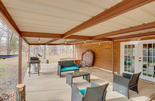 Yantis Cabin | Near Lake Fork: Home w/Fire Pit in Yantis!