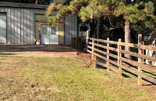 Jasper Apartment | NEAR Lake Sam Rayburn - Barndominium on Angelina River with ample boat parking