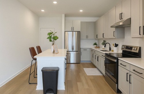 Sherman Apartment | Near Lake Texoma 1BR Kingbed Washer/Dryer,Pool+GYM