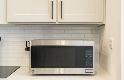 Sherman Apartment | Near Lake Texoma 1BR Kingbed Washer/Dryer,Pool+GYM