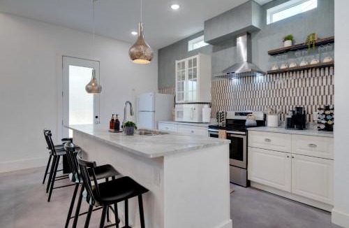 Hughes Park Lake House | Near Lake Travis & Marina: Modern Austin Getaway!