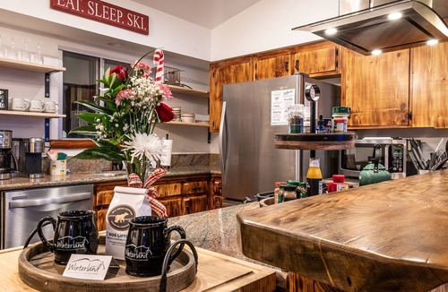 Fox Farm Cabin | Near Lake & Village - Gorgeous! Fenced Spa EV Fire pit Ping Pong